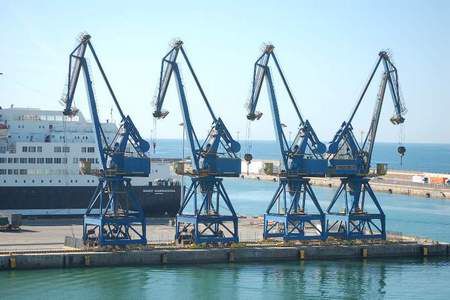 Bearings and Slewing bearings for port cranes